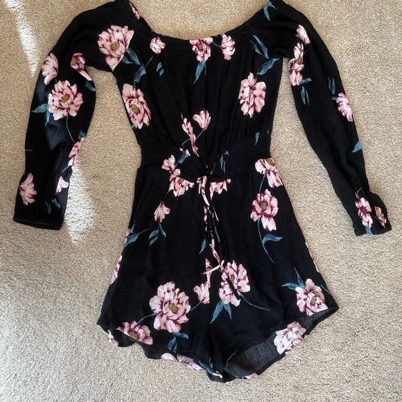 ACCEPTING KFFERS Kendall & Kylie black romper - Picture 2 of 3